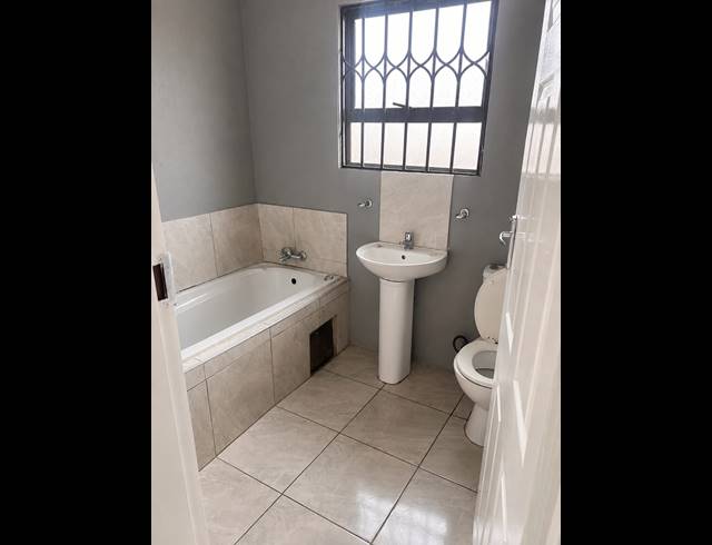 2 BEDROOM FREEHOLD FOR SALE IN VANDERBIJLPARK CE 4